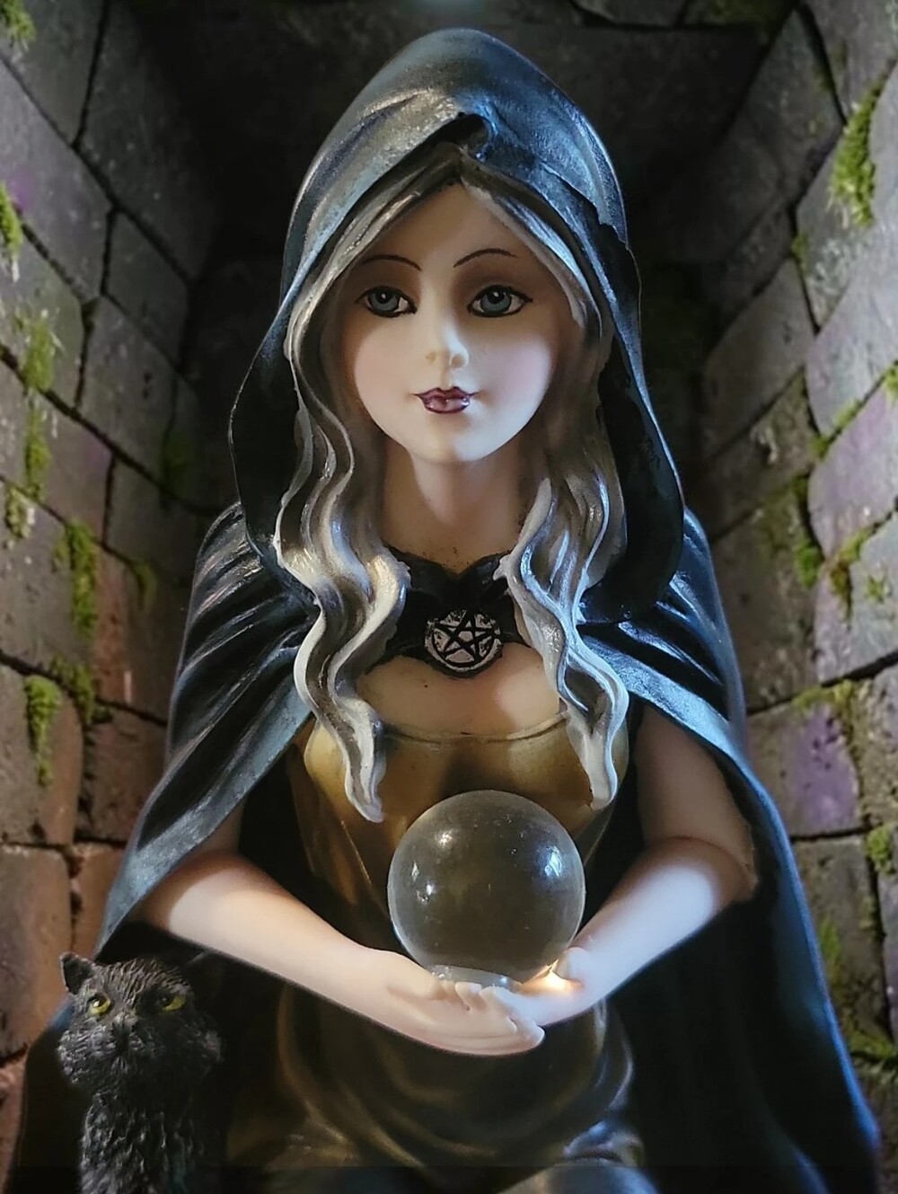 2015 Zeckos Misty White Witch Black Cat Book Crystal Ball Pentagram Halloween
